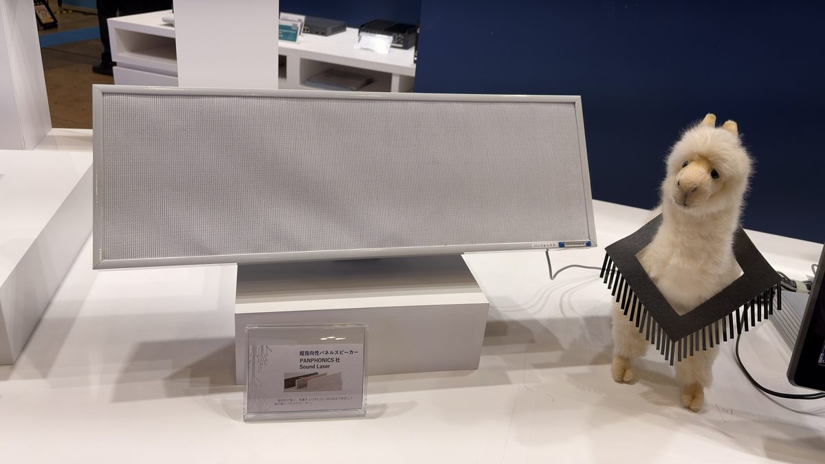 Panphonics平面波スピーカーの体験展示（目印のアルパカ）