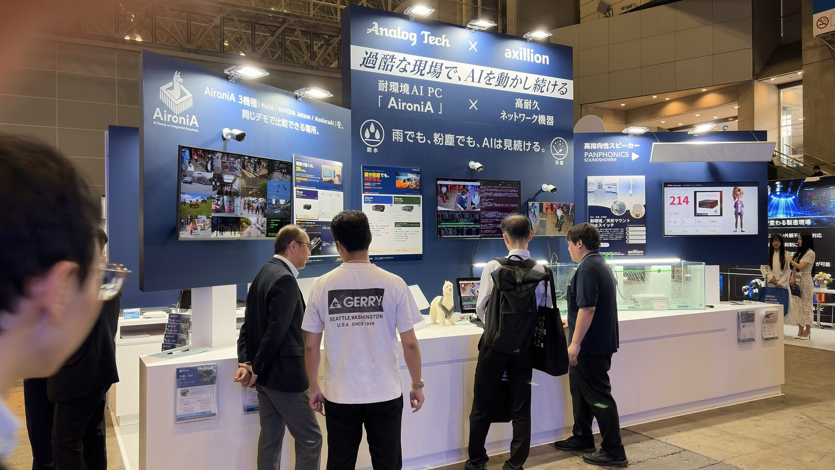 Interop Tokyo 2026 アナログ・テック×アクシリオン共同メインブースの様子